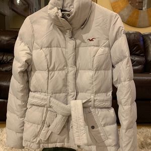 Hollister ivory puffer jacket with belt